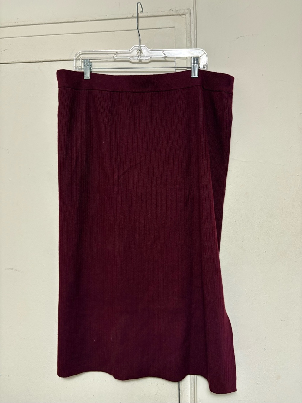 Tommy Hilfiger Women’s Ribbed Midi Skirt in Burgundy - Picture 7 of 14